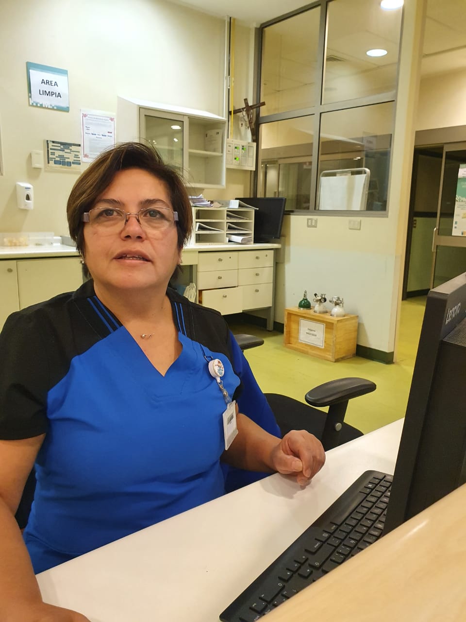 "Si llega a caer enfermo, no le quepa duda que lo vamos a atender y saldrá adelante" Marcela Salina, Técnico en Enfermería, Unidad de Cuidados Intensivos, Hospital de Puerto Montt